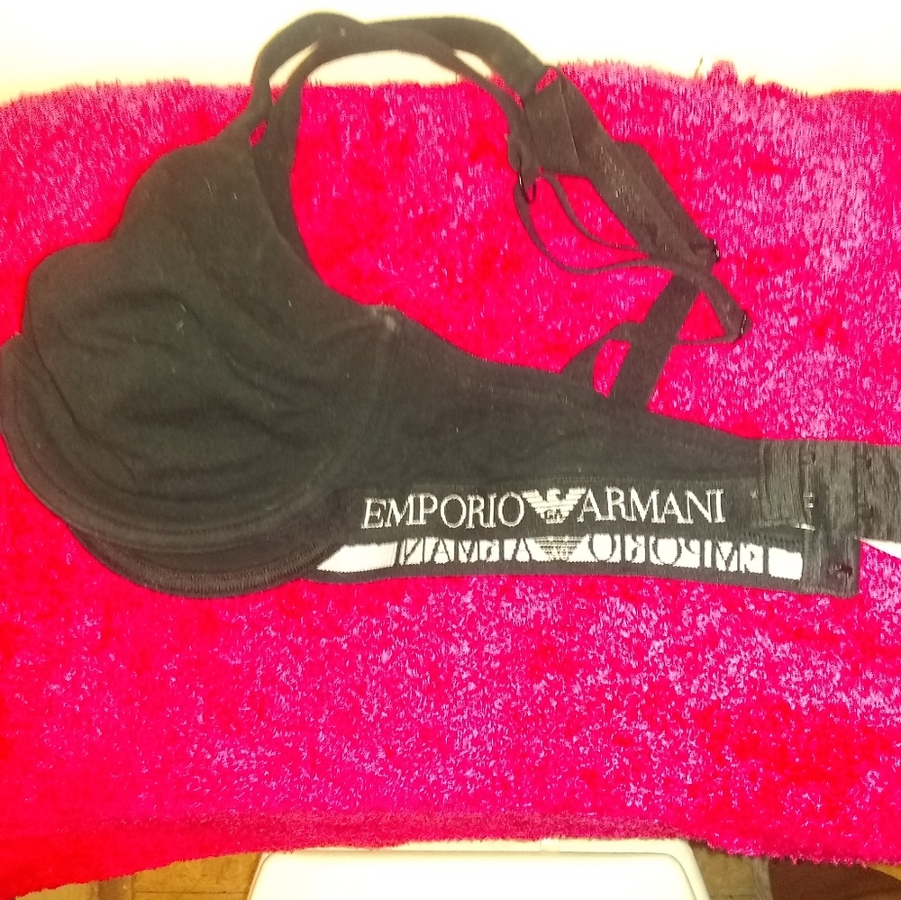 Armani - Picture 3 of 3